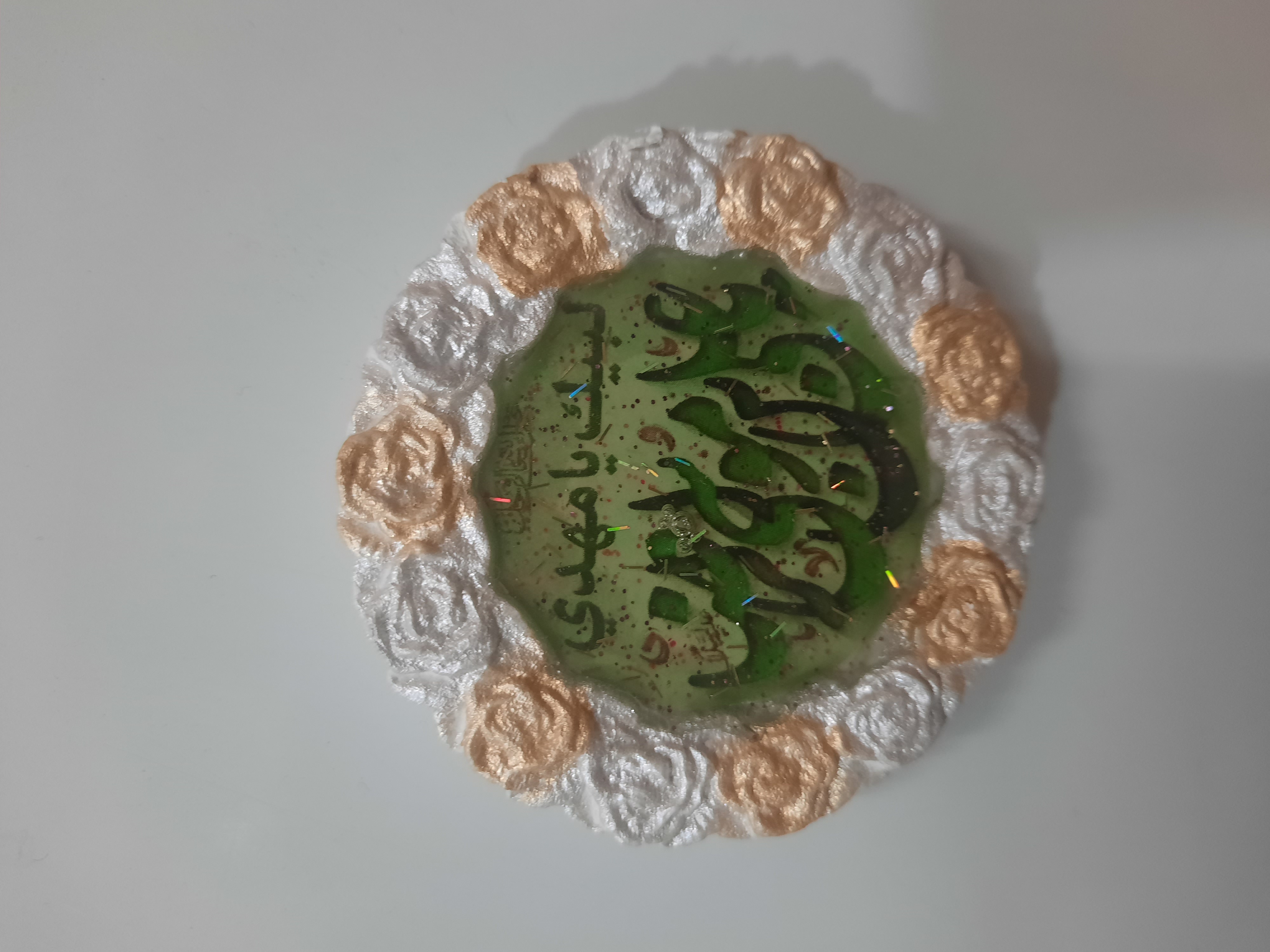 گیفت ها مذهبی امام رضایی با روکش  رزین و جنس سنگ مصنوعی و مگنت اهن ربایی