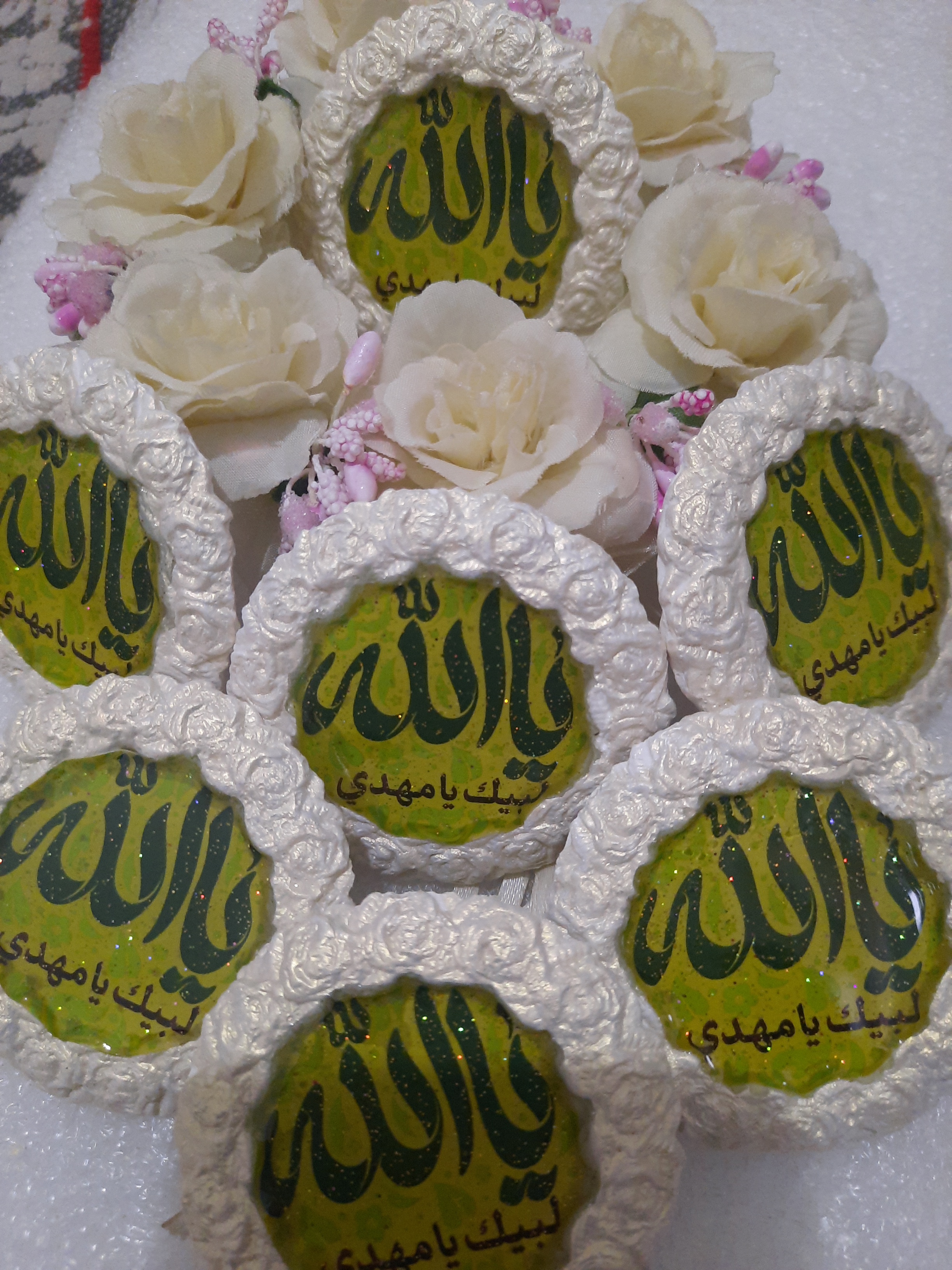 گیفت ها مذهبی با نام الله با روکش  رزین و جنس سنگ مصنوعی و مگنت اهن ربایی