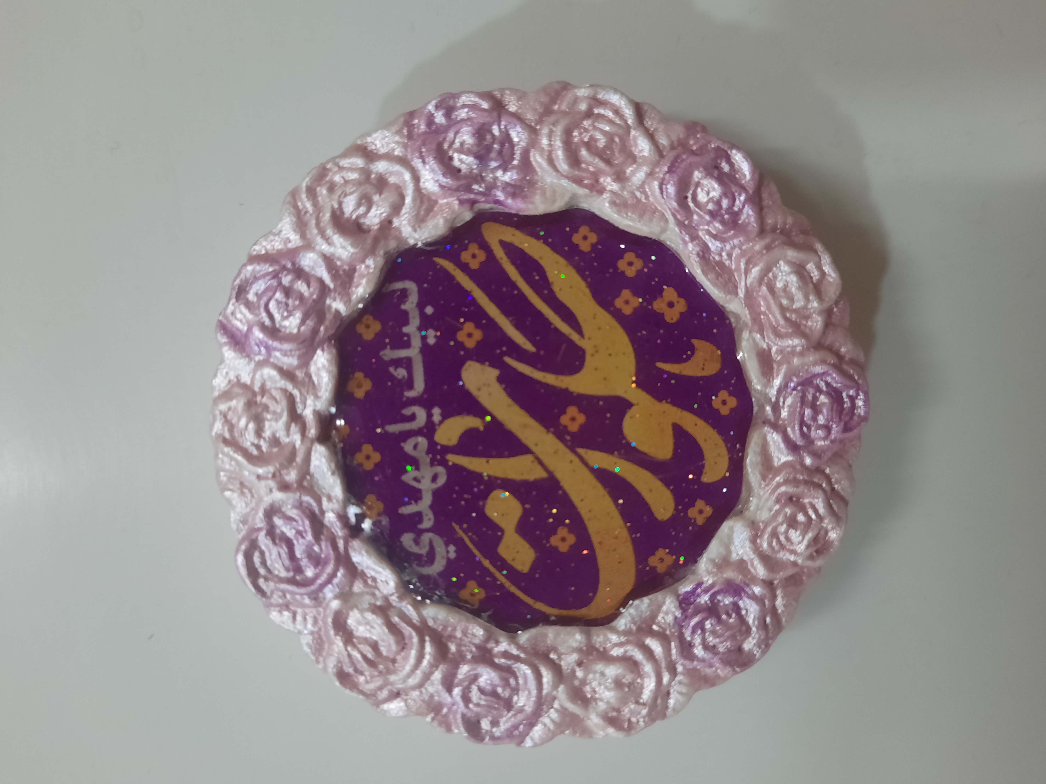 گیفت ها مذهبی با نام حضرت محمد و روکش  رزین و جنس سنگ مصنوعی و مگنت اهن ربایی